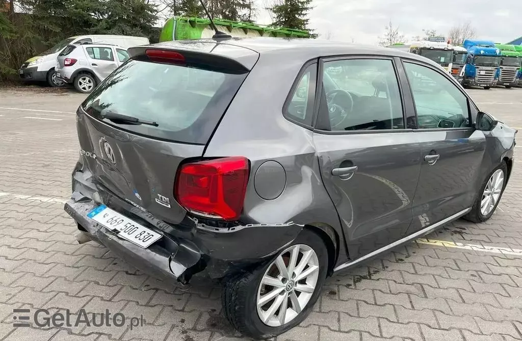 VOLKSWAGEN Polo 