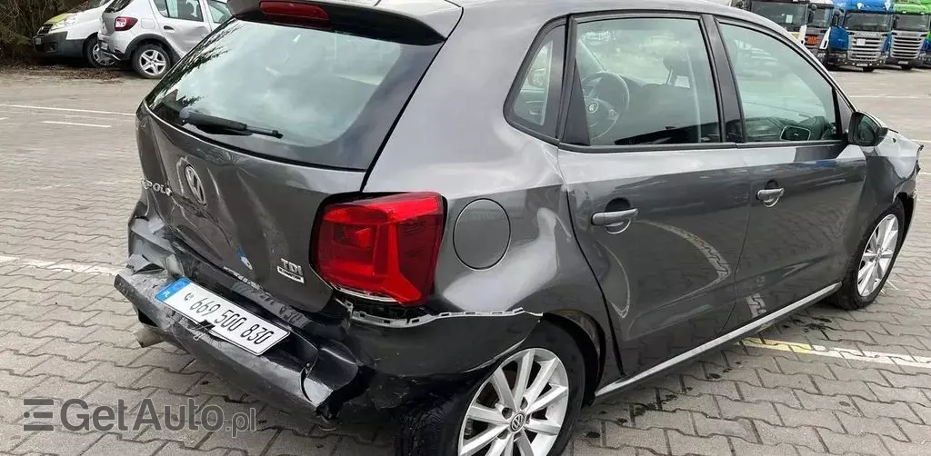VOLKSWAGEN Polo 