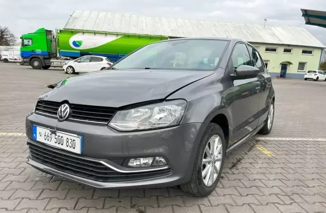 VOLKSWAGEN Polo 