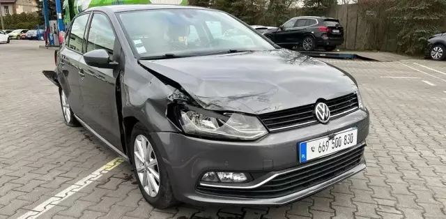 VOLKSWAGEN Polo 