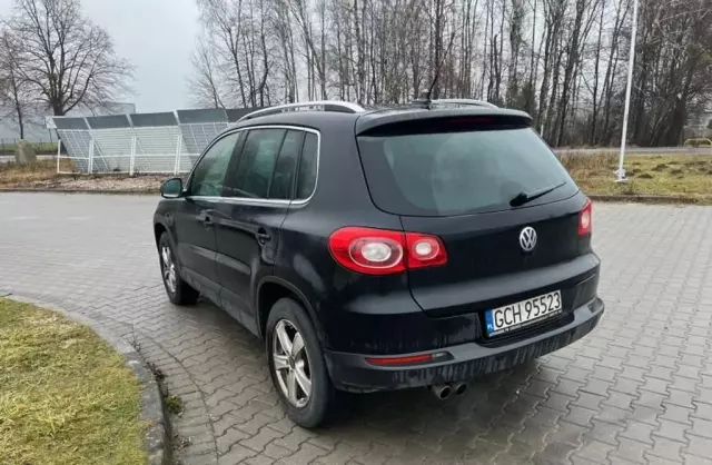 VOLKSWAGEN Tiguan 