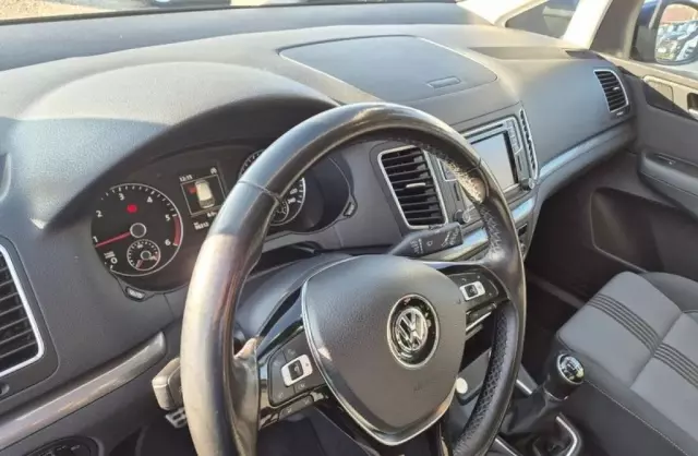 VOLKSWAGEN Sharan 