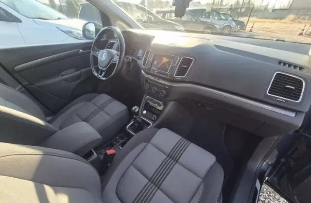 VOLKSWAGEN Sharan 
