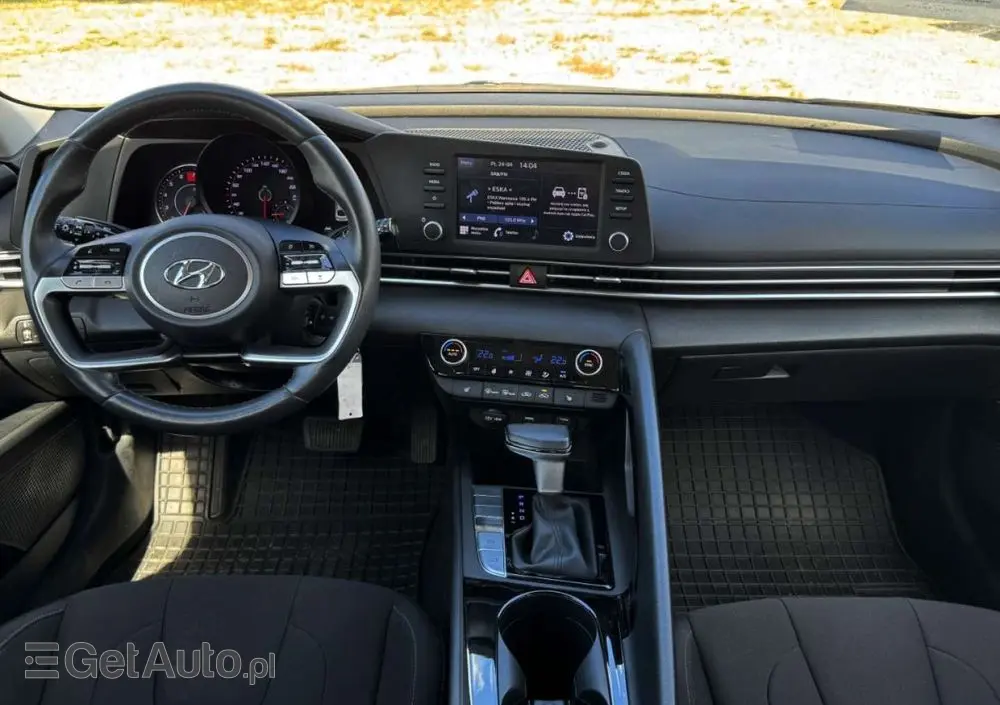 HYUNDAI Elantra 