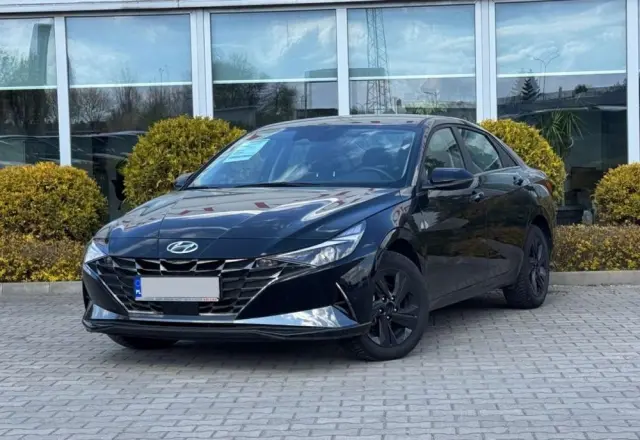 HYUNDAI Elantra 