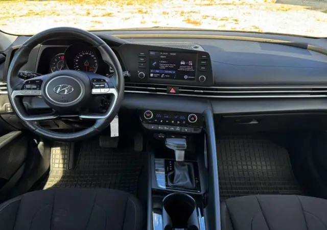 HYUNDAI Elantra 