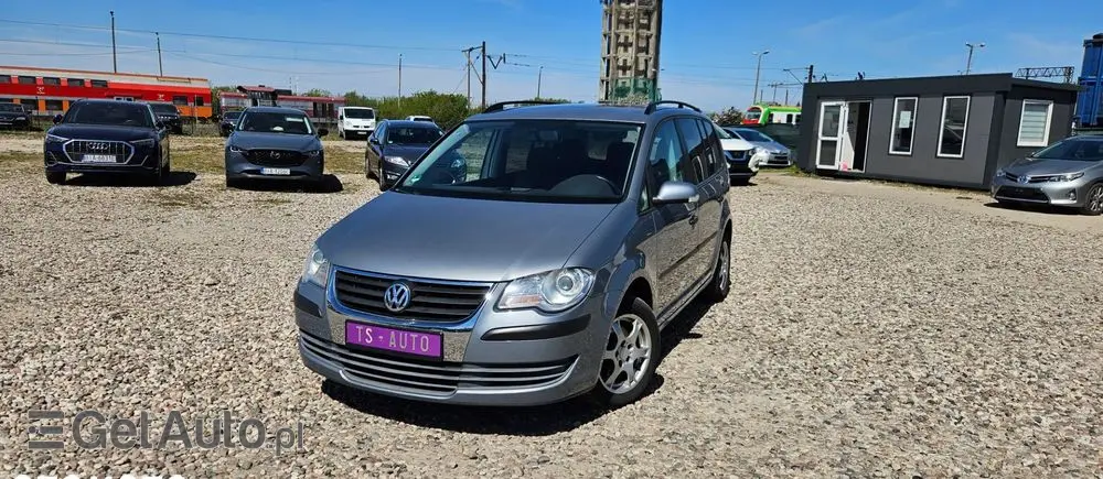 VOLKSWAGEN Touran 