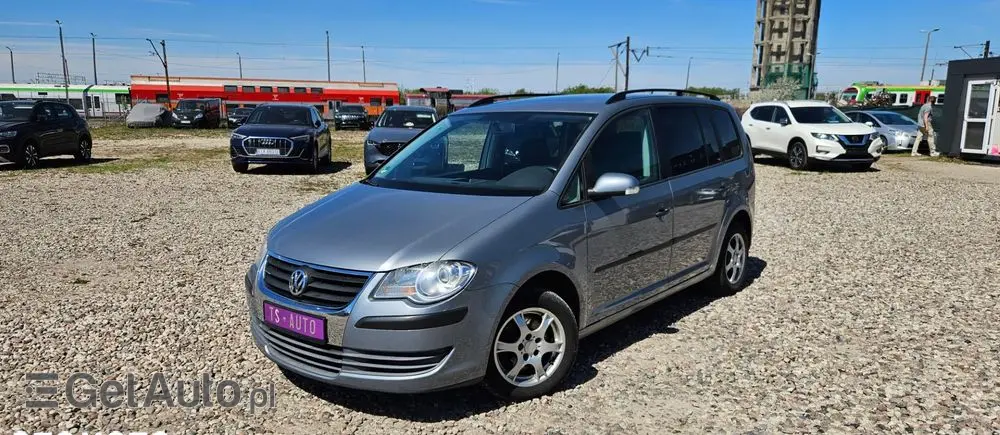 VOLKSWAGEN Touran 