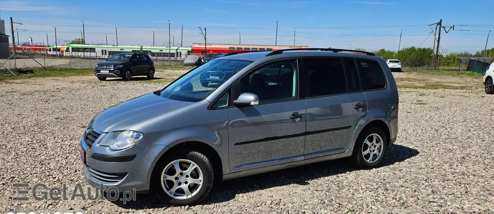 VOLKSWAGEN Touran 