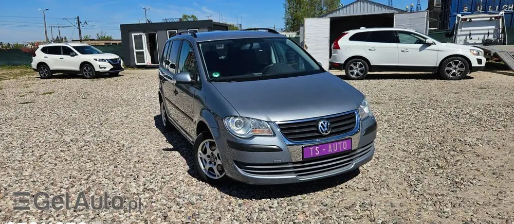 VOLKSWAGEN Touran 