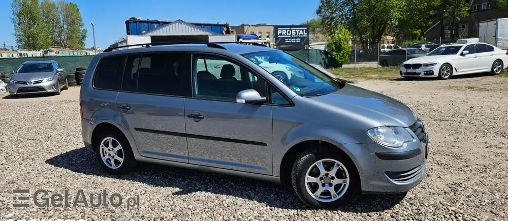 VOLKSWAGEN Touran 