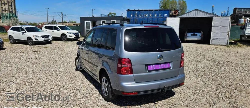 VOLKSWAGEN Touran 