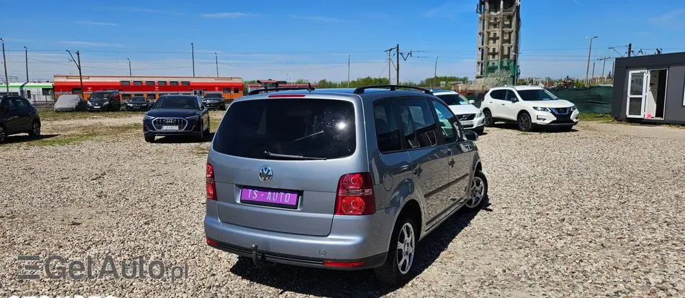 VOLKSWAGEN Touran 