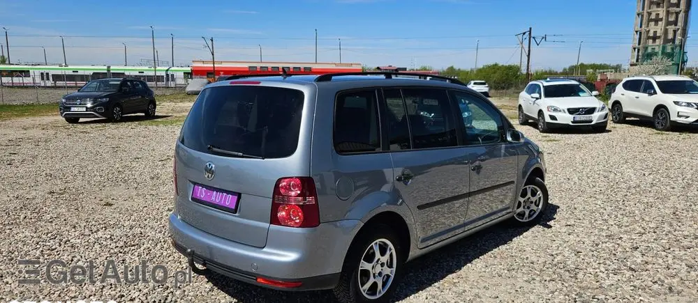 VOLKSWAGEN Touran 