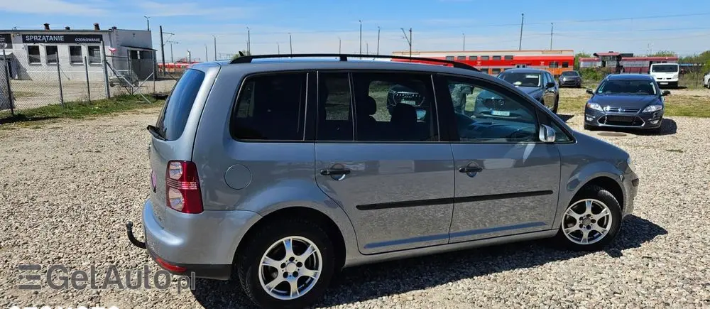 VOLKSWAGEN Touran 
