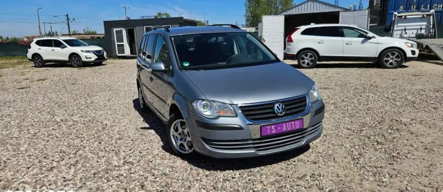 VOLKSWAGEN Touran 