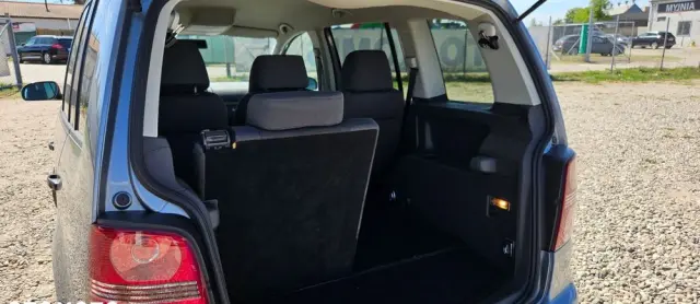 VOLKSWAGEN Touran 