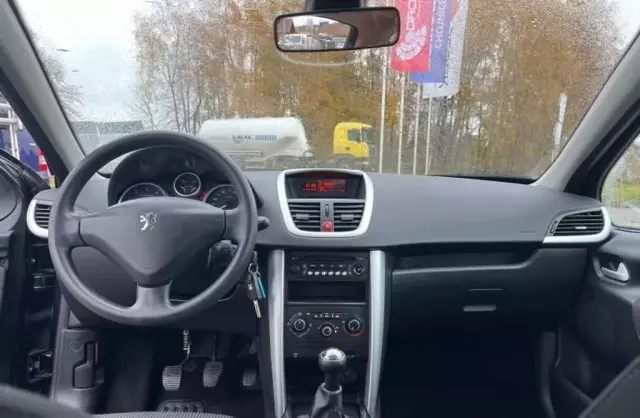 PEUGEOT 207 