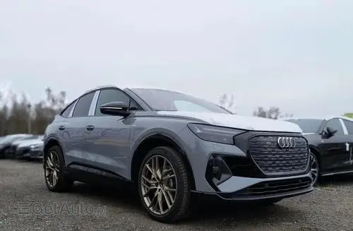 AUDI Q4 