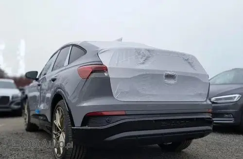 AUDI Q4 