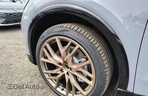 AUDI Q4 