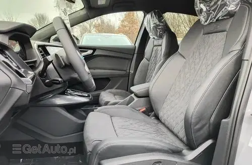AUDI Q4 