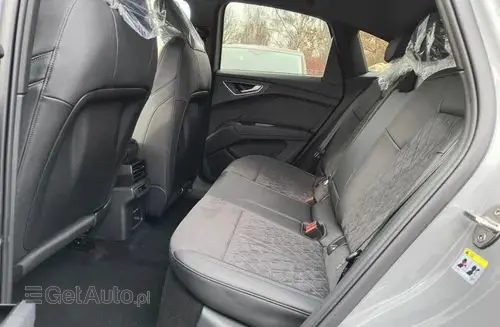 AUDI Q4 