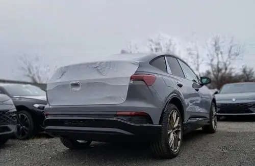 AUDI Q4 