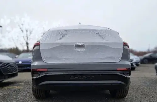 AUDI Q4 