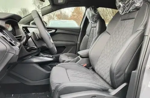AUDI Q4 