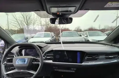 AUDI Q4 