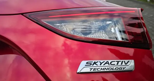 MAZDA 3 SKYACTIV-G 120 Exclusive-Line