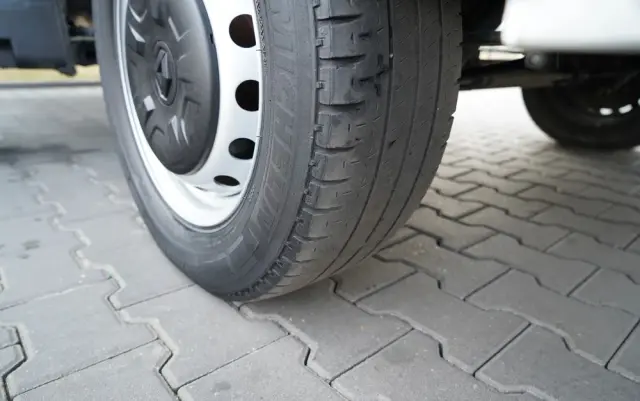 RENAULT MASTER  / KONTENER 4,25 M / WINDA DHOLLANDIA / SPROWADZONY 