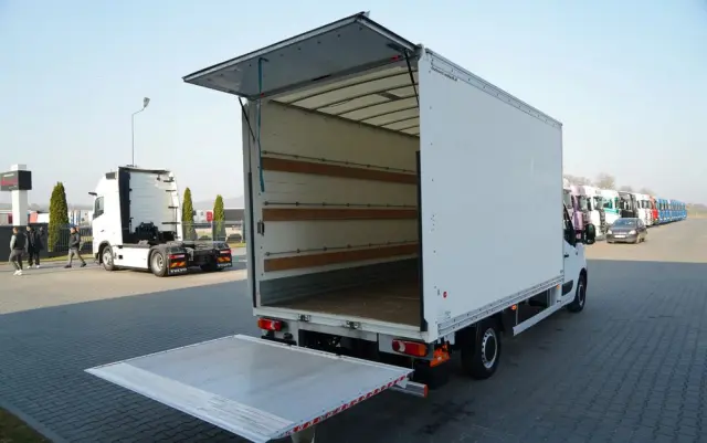 RENAULT MASTER  / KONTENER 4,25 M / WINDA DHOLLANDIA / SPROWADZONY 