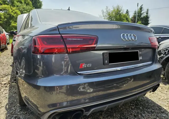 AUDI S6 Limousine 