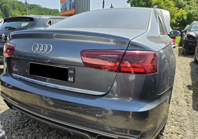 AUDI S6 Limousine 