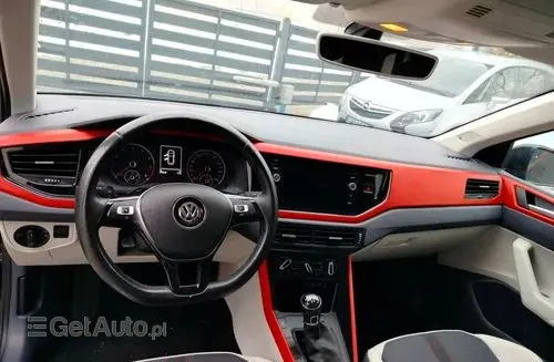 VOLKSWAGEN Polo 