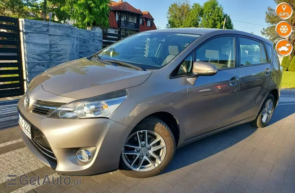 TOYOTA Verso 