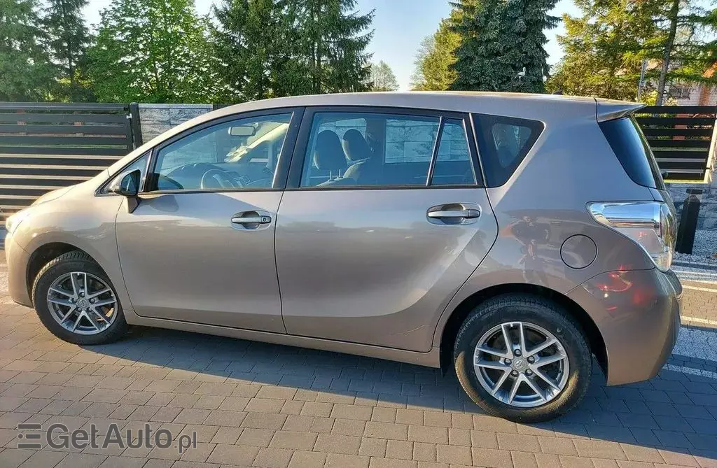 TOYOTA Verso 