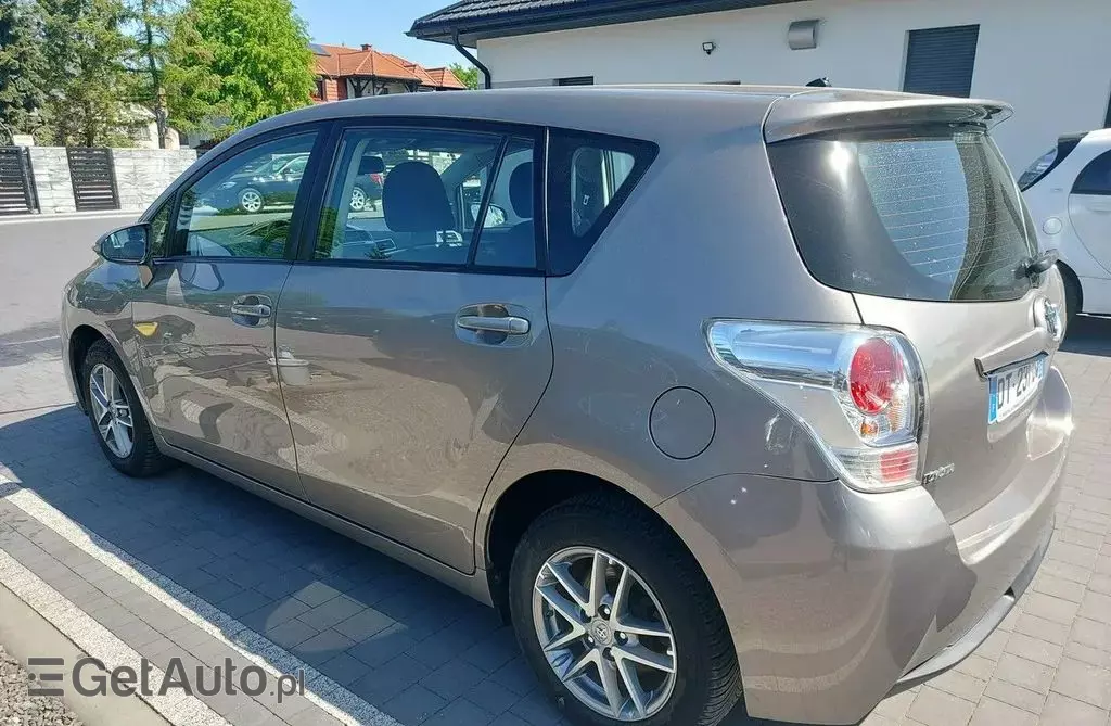 TOYOTA Verso 