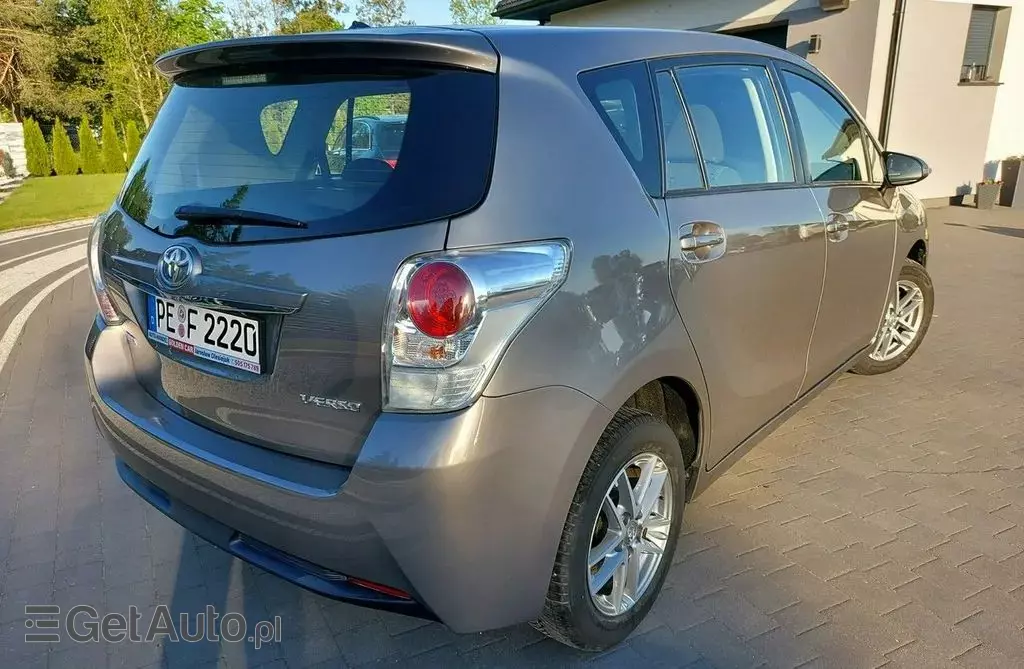 TOYOTA Verso 