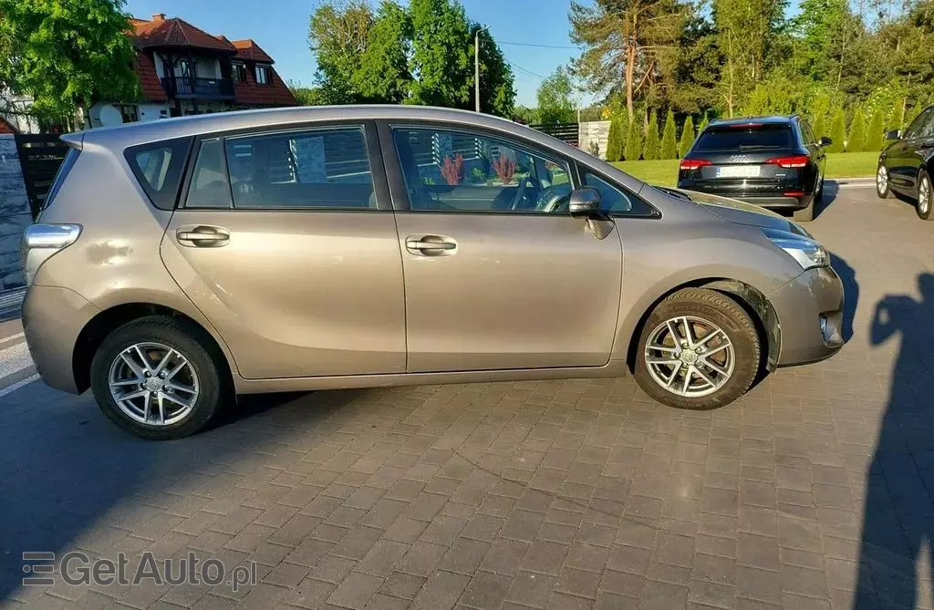 TOYOTA Verso 