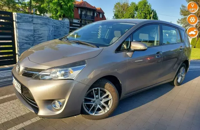 TOYOTA Verso 