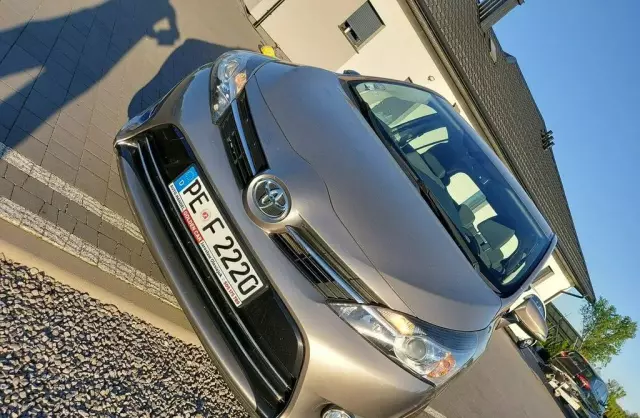 TOYOTA Verso 