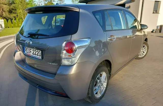 TOYOTA Verso 