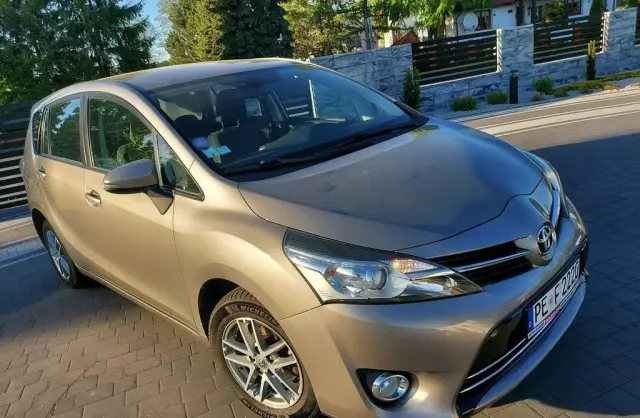 TOYOTA Verso 