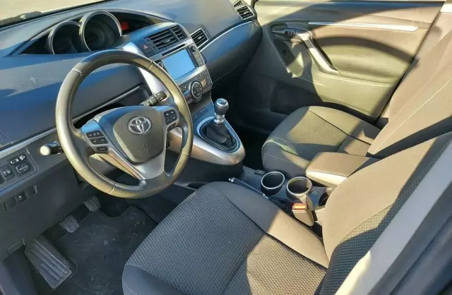 TOYOTA Verso 