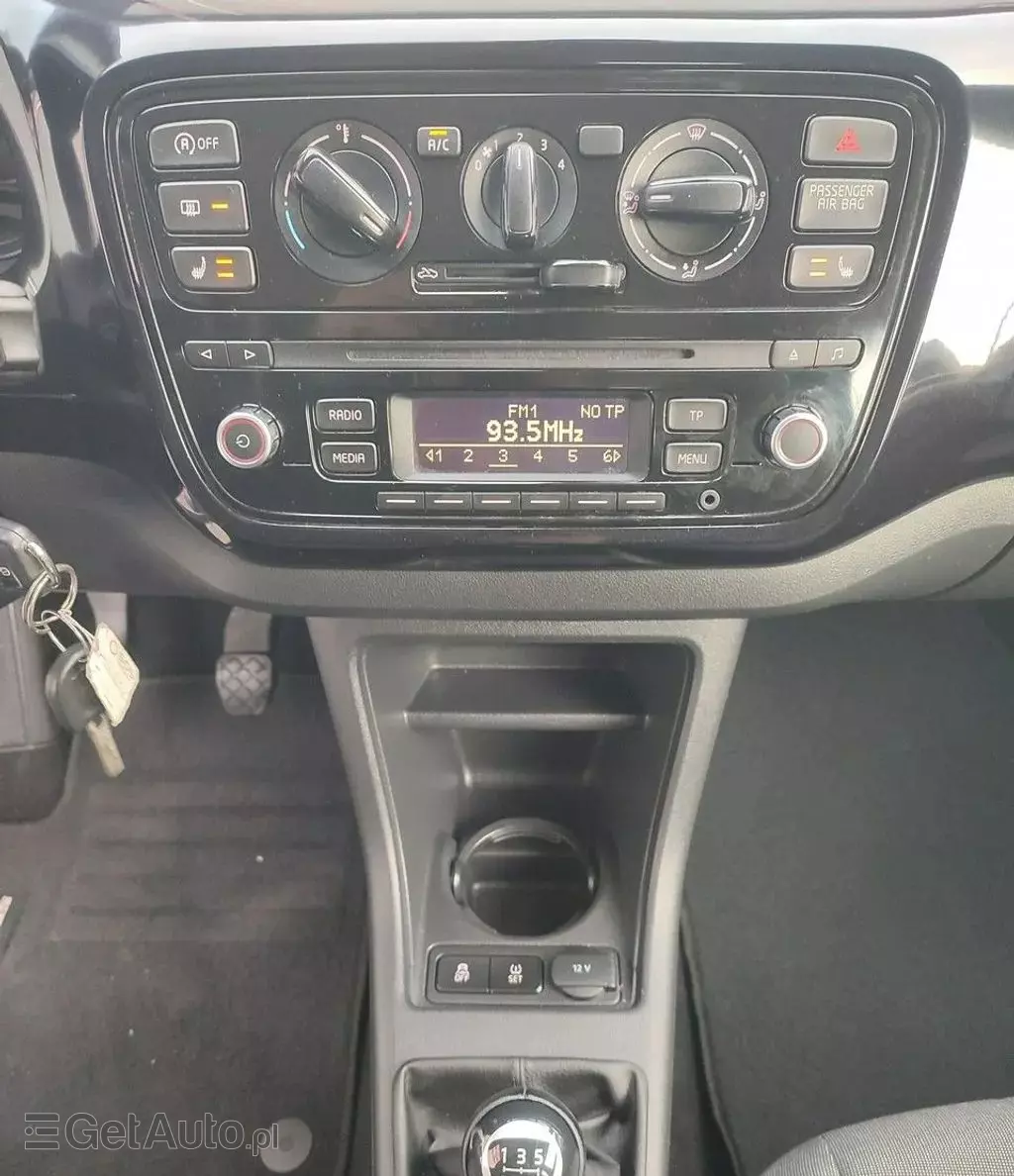 VOLKSWAGEN Up! 