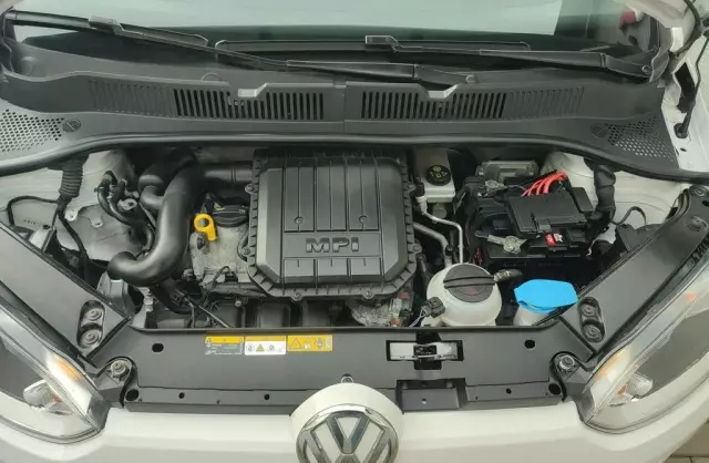 VOLKSWAGEN Up! 