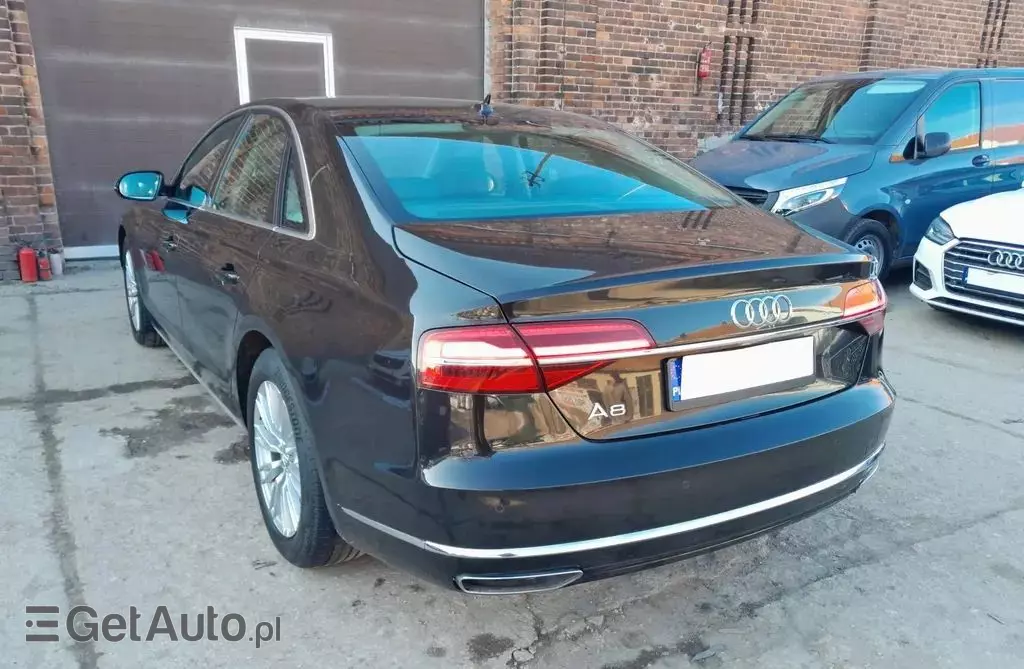 AUDI A8 